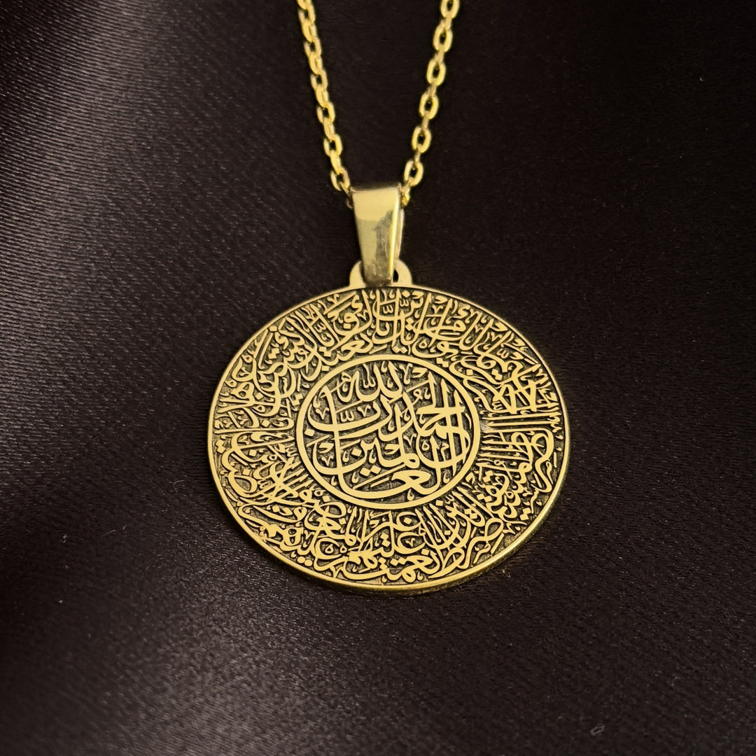 surah-fatihah-circular-necklace-close