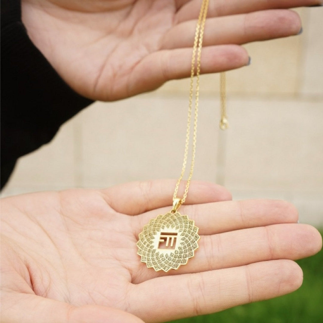 floral-asma-jewelry-on-hand-present