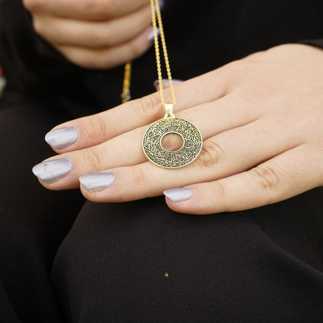 surah-nur-35-jewelry-on-hand
