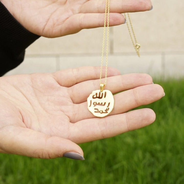 seal-of-muhammad-jewelry-on-hand-present
