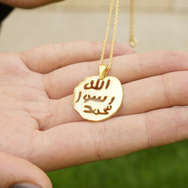 seal-of-muhammad-jewelry-on-hand-close
