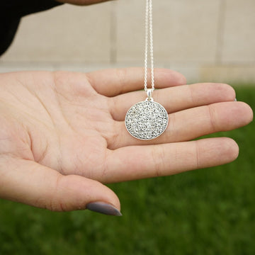 round-full-ayatul-kursi-jewelry-on-hand-present