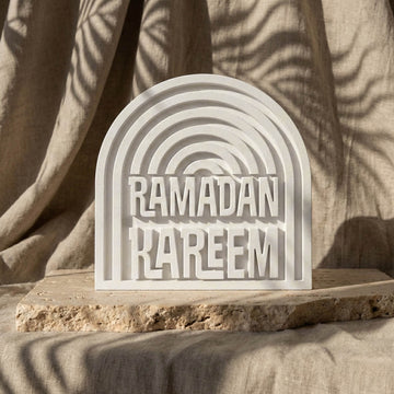 ديكور طاولة إسلامي حجري – «رمضان كريم» – قوس عصري مصنوع يدويًا