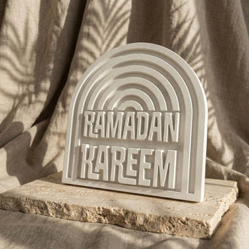 ديكور طاولة إسلامي حجري – «رمضان كريم» – قوس عصري مصنوع يدويًا