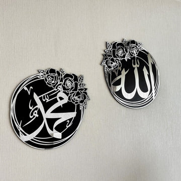 Paire de cercles muraux argentés Muhammad (paix sur lui) et Allah sur un mur, cadrage plus serré des deux disques