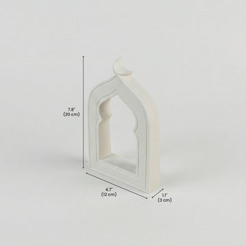 Dimension drawing of the stone mihrab arch: 7.8 in (20 cm) high, 4.7 in (12 cm) wide, 1.1 in (3 cm) deep