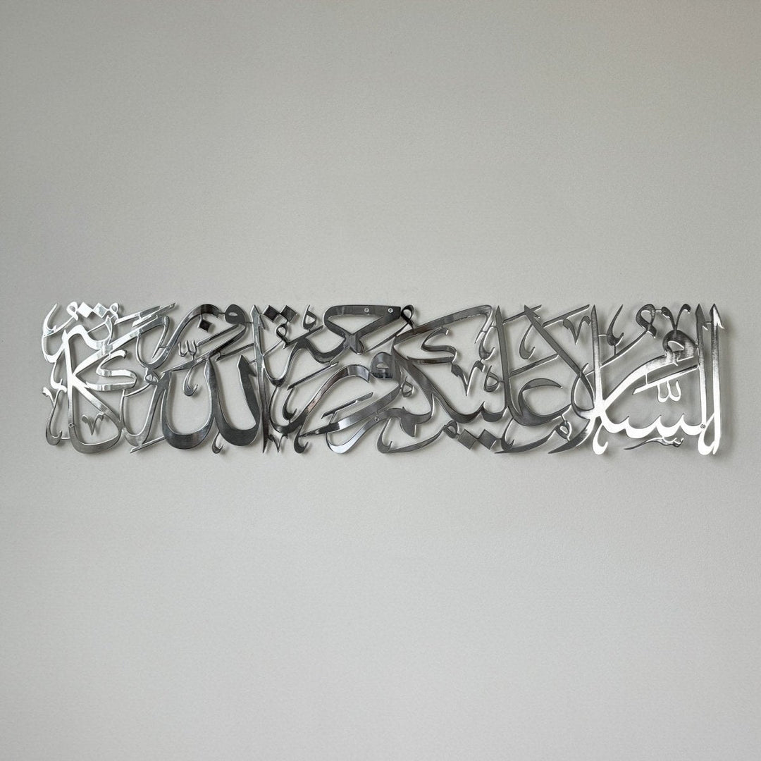 Shiny silver Assalamu Alaikum Wa Rahmatullahi Wa Barakatuh metal wall art on a gray wall