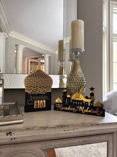 Customer photo of a Ramadan day calendar and Ramadan Mubarak sign on a mantel