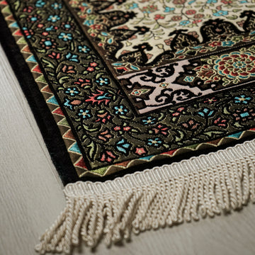 Floral Vine Prayer Rug in Black - Cream: close-up of the corner, border and fringe
