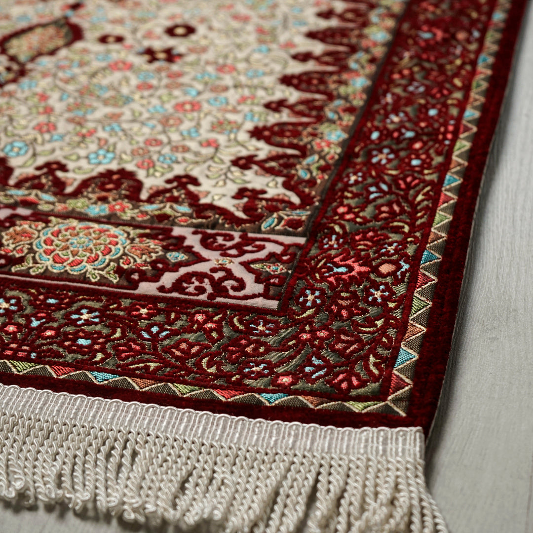 Floral Vine Prayer Rug in Burgundy - Cream: close-up of the corner, border and fringe