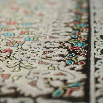 Floral Vine Prayer Rug in Cream - Beige: close-up of the woven surface