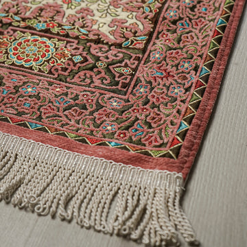 Floral Vine Prayer Rug in Dried Rose - Cream: close-up of the corner, border and fringe