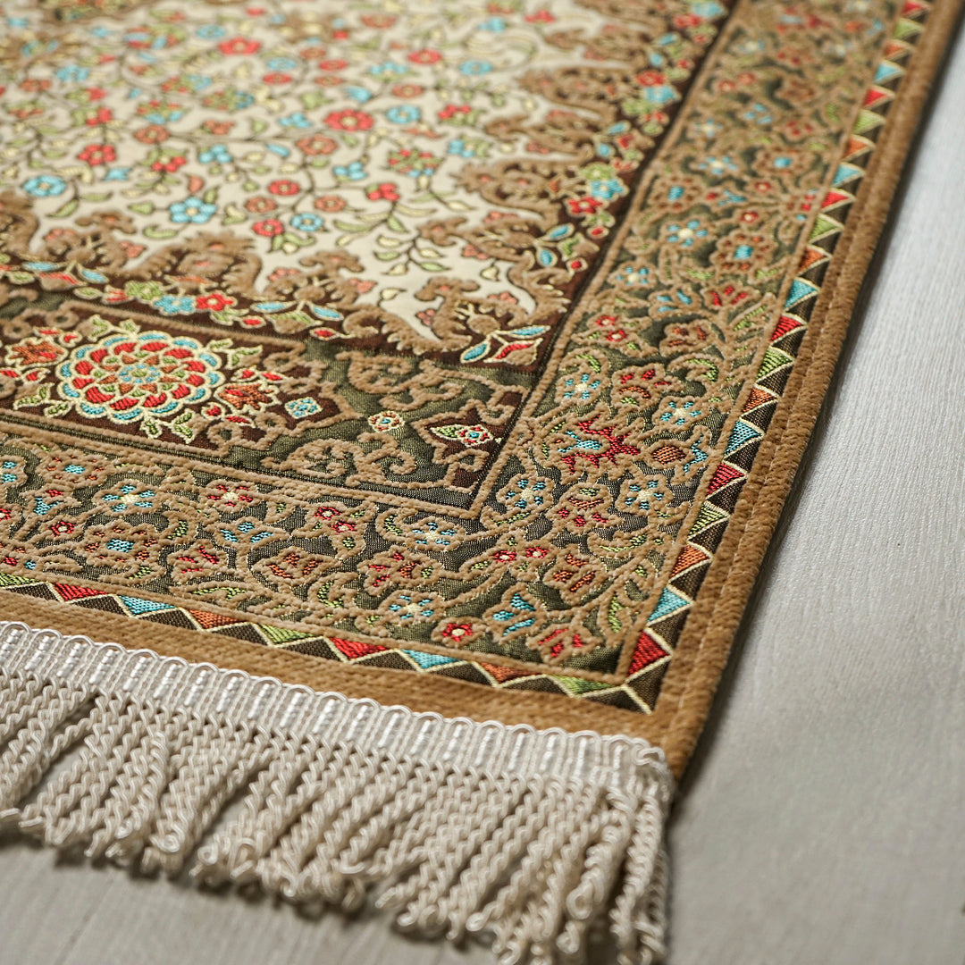 Floral Vine Prayer Rug in Mink - Cream: close-up of the corner, border and fringe
