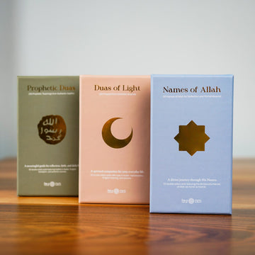 Islamische Besinnungskarten mit Holzständer – Tägliche Duas, Hadithe & Asma-ul Husna