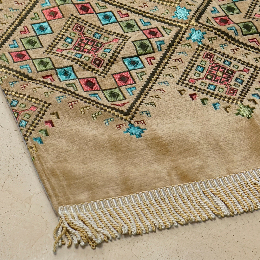 Kilim Prayer Rug in Beige: close-up of the corner, kilim motifs and fringe