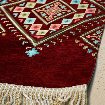 Kilim Prayer Rug in Burgundy: close-up of the corner, kilim motifs and fringe