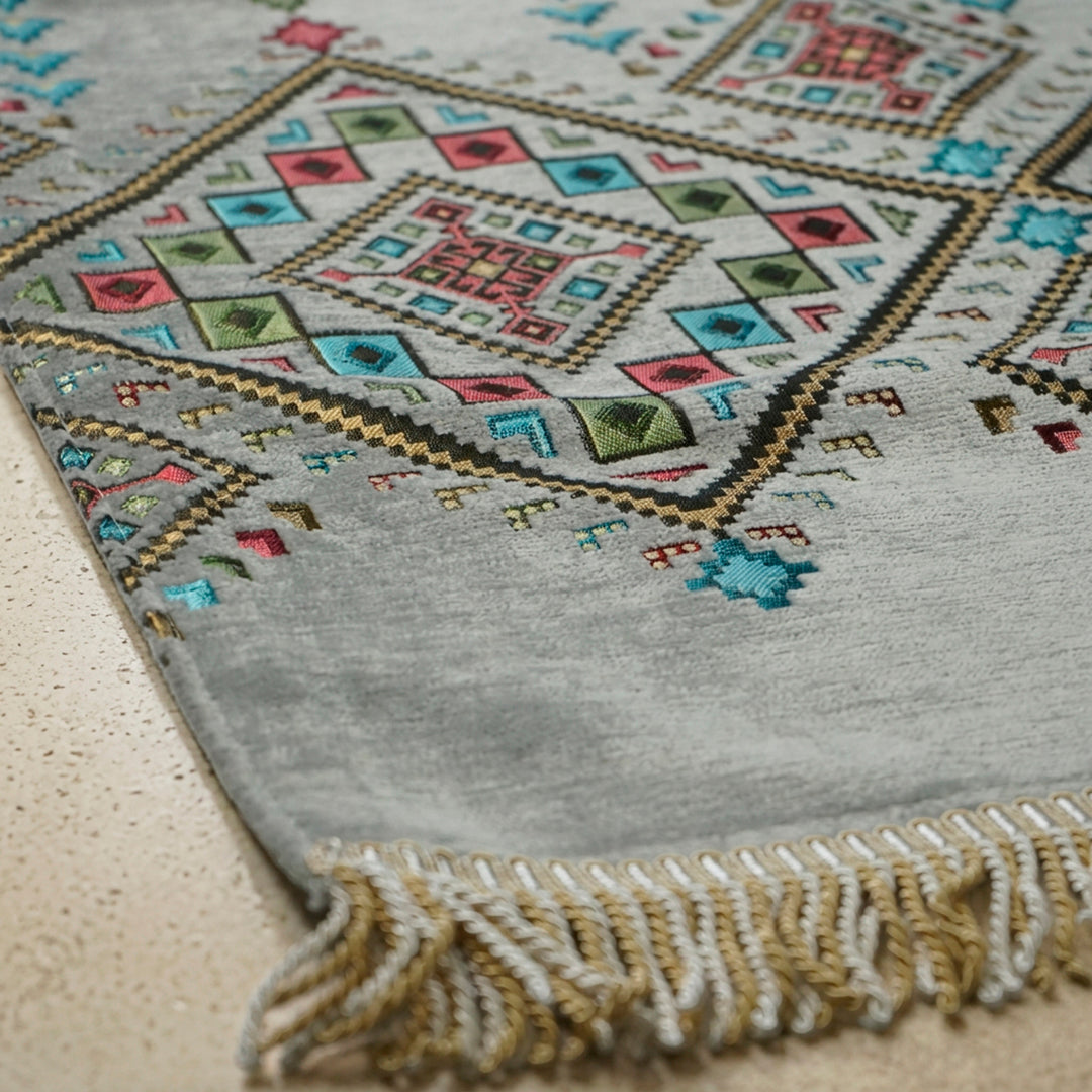 Kilim Prayer Rug in Gray: close-up of the corner, kilim motifs and fringe