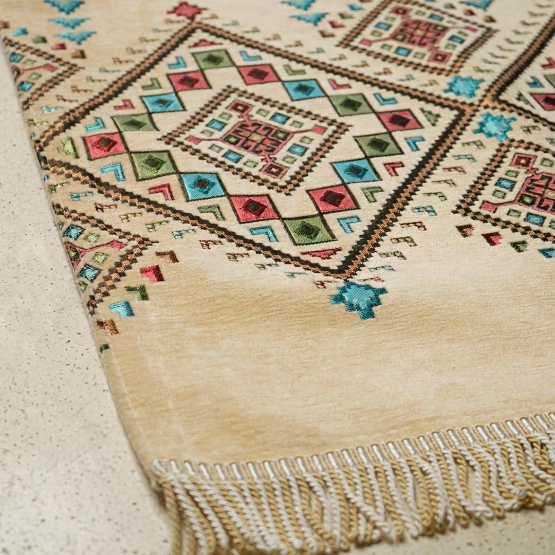 Kilim Prayer Rug in Yellow: close-up of the corner, kilim motifs and fringe