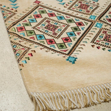 Kilim Prayer Rug in Yellow: close-up of the corner, kilim motifs and fringe