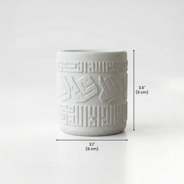 مخطط مقاسات المبخرة الحجرية الكوفية: ارتفاعها 3.5 in (9 cm) وعرضها 3.1 in (8 cm)