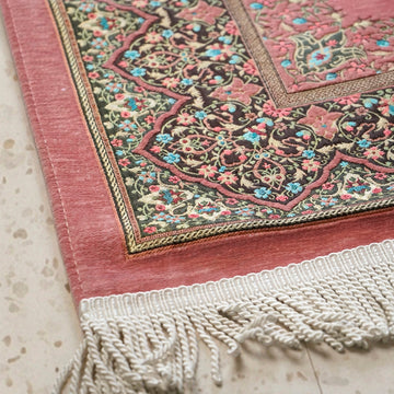Mihrab Prayer Rug in Dried Rose: close-up of the corner, border and fringe