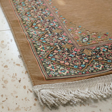 Mihrab Prayer Rug in Mink: close-up of the corner, border and fringe