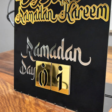 Calendrier du Ramadan Étoile géométrique, gros plan des cartes de jours dorées
