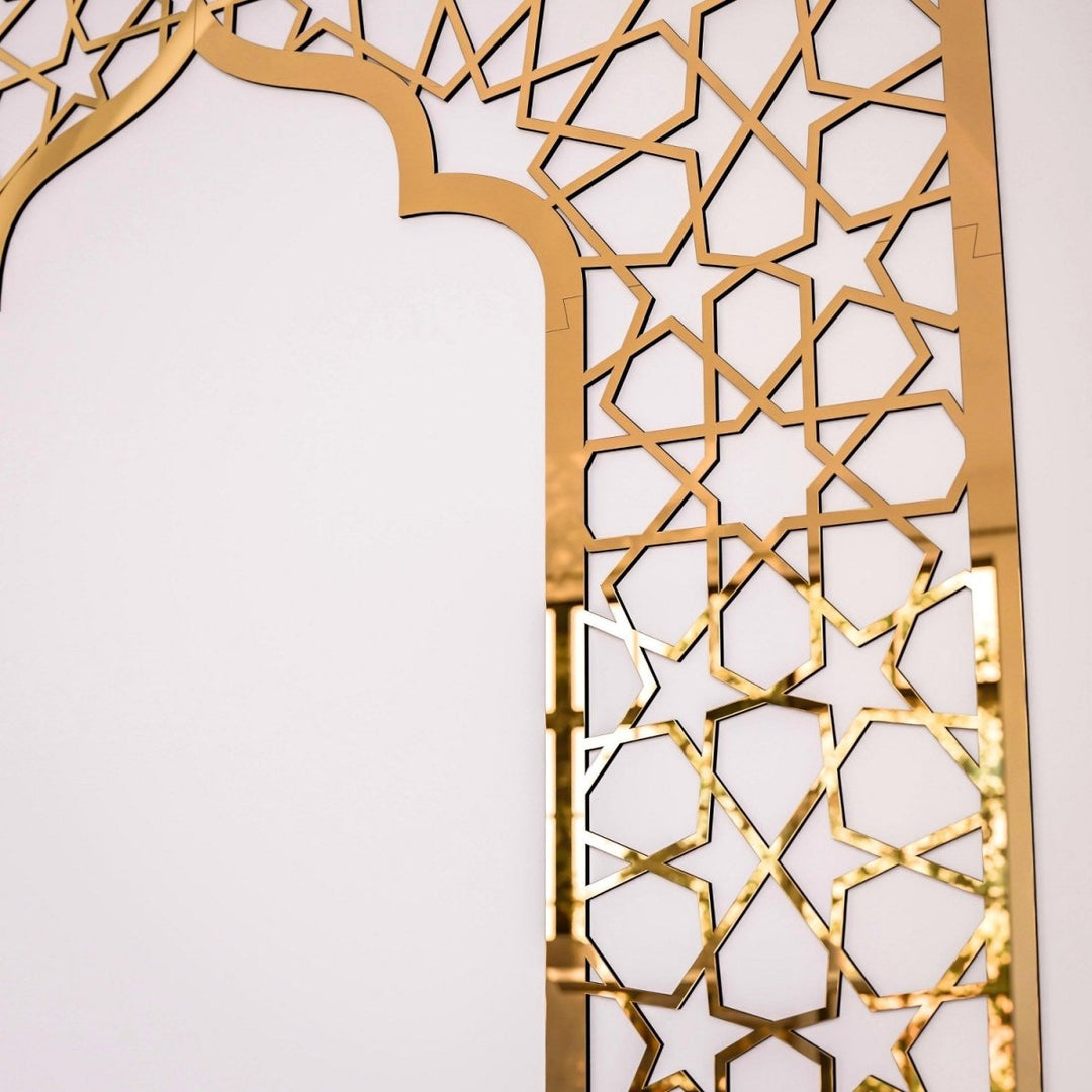 Mihrab en bois à motif géométrique – Idées pour une salle de prière à domicile Mihrab en bois à motif géométrique – Idées pour une salle de prière à domicile